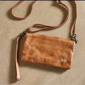 Roan Crossbody

Elegant Tan Leather Crossbody Bag